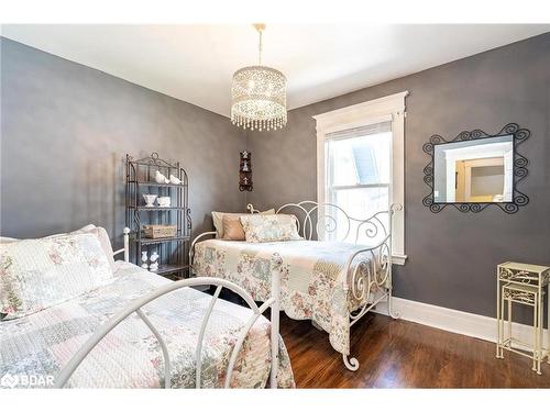 54 Nelson Street W, Alliston, ON - Indoor Photo Showing Bedroom