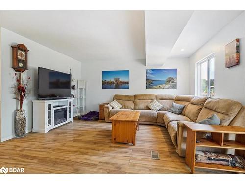 23 Metcalf Crescent, New Tecumseth, ON - Indoor Photo Showing Living Room