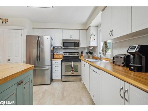 23 Metcalf Crescent, New Tecumseth, ON - Indoor Photo Showing Kitchen With Double Sink