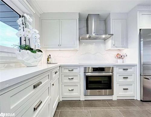 27 Berczy Street, Barrie, ON - Indoor Photo Showing Kitchen With Upgraded Kitchen