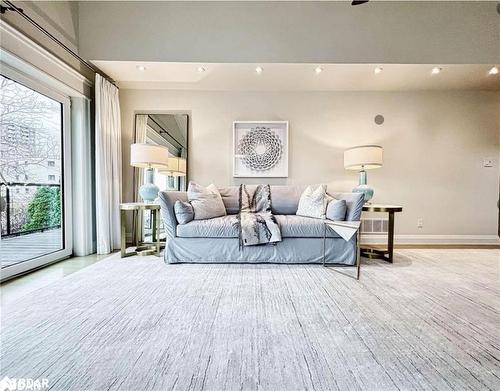 27 Berczy Street, Barrie, ON - Indoor Photo Showing Living Room