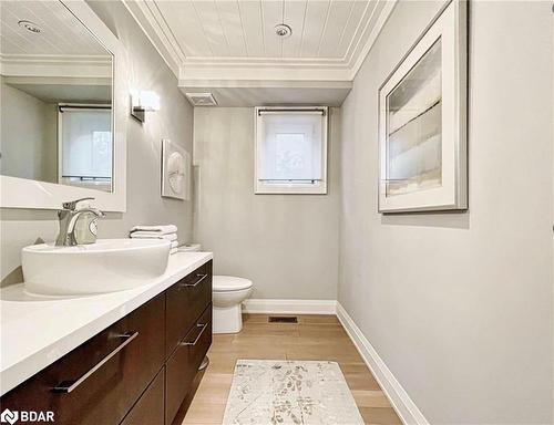 27 Berczy Street, Barrie, ON - Indoor Photo Showing Bathroom