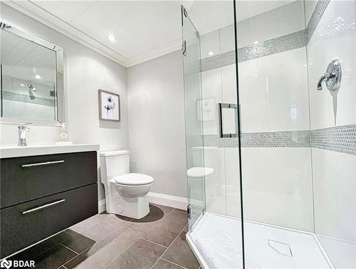 27 Berczy Street, Barrie, ON - Indoor Photo Showing Bathroom