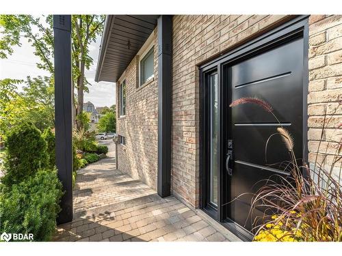 27 Berczy Street, Barrie, ON - Outdoor