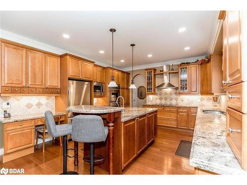 35 Reillys Run, Minesing, ON - Indoor Photo Showing Kitchen With Double Sink With Upgraded Kitchen