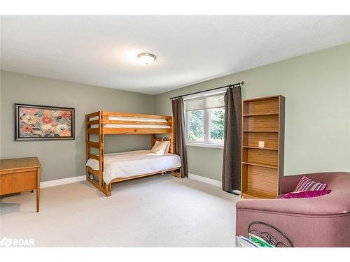 35 Reillys Run, Minesing, ON - Indoor Photo Showing Bedroom