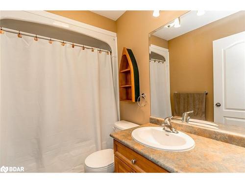 35 Reillys Run, Minesing, ON - Indoor Photo Showing Bathroom