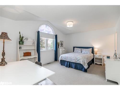 35 Reillys Run, Minesing, ON - Indoor Photo Showing Bedroom