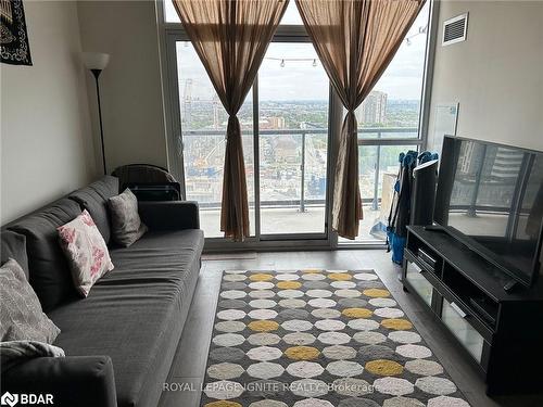 1411-35 Watergarden Drive, Mississauga, ON - Indoor Photo Showing Living Room