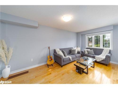 209 Harvie Road, Barrie, ON - Indoor Photo Showing Living Room