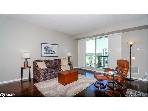 1603-75 Ellen Street, Barrie, ON - Indoor Photo Showing Living Room