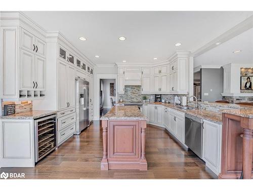 175 Shanty Bay Road, Barrie, ON - Indoor Photo Showing Kitchen With Double Sink With Upgraded Kitchen