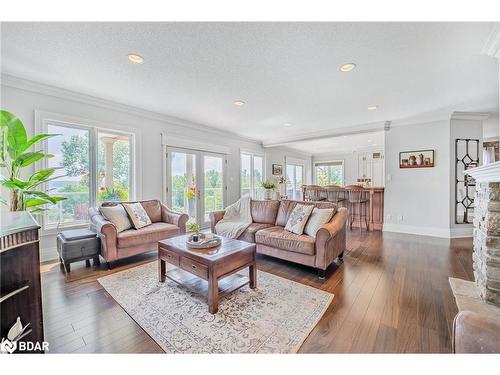 175 Shanty Bay Road, Barrie, ON - Indoor Photo Showing Living Room