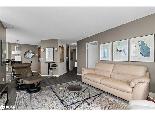 906-140 Dunlop Street E, Barrie, ON - Indoor Photo Showing Living Room