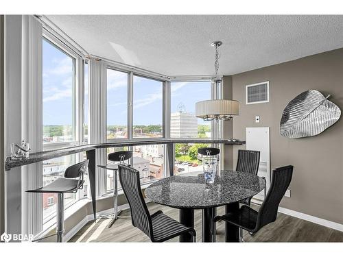 906-140 Dunlop Street E, Barrie, ON - Indoor Photo Showing Dining Room