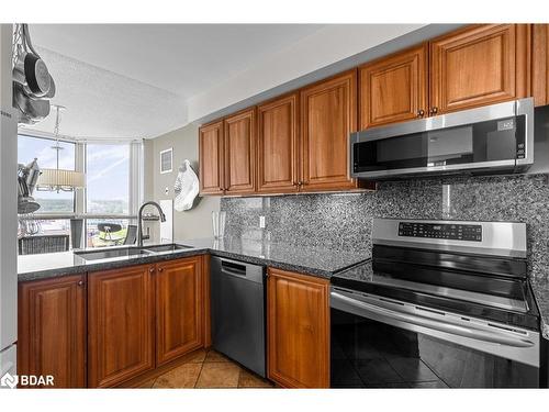 906-140 Dunlop Street E, Barrie, ON - Indoor Photo Showing Kitchen With Double Sink