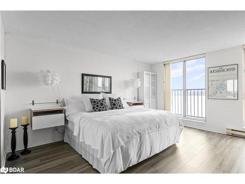 906-140 Dunlop Street E, Barrie, ON - Indoor Photo Showing Bedroom