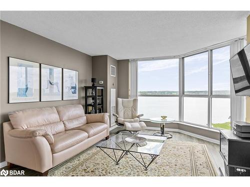 906-140 Dunlop Street E, Barrie, ON - Indoor Photo Showing Living Room