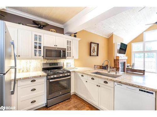 54 Nelson Street W, Alliston, ON - Indoor Photo Showing Kitchen