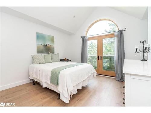 18 Red Oak Crescent, Oro-Medonte, ON - Indoor Photo Showing Bedroom