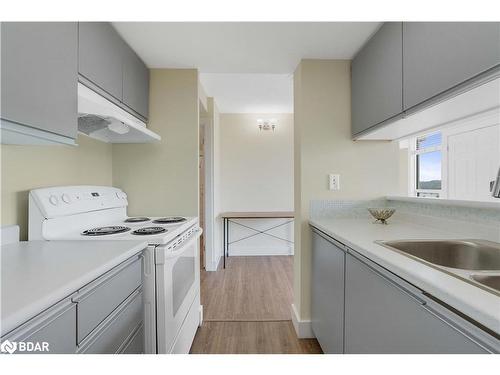 701-75 Ellen Street, Barrie, ON - Indoor Photo Showing Kitchen