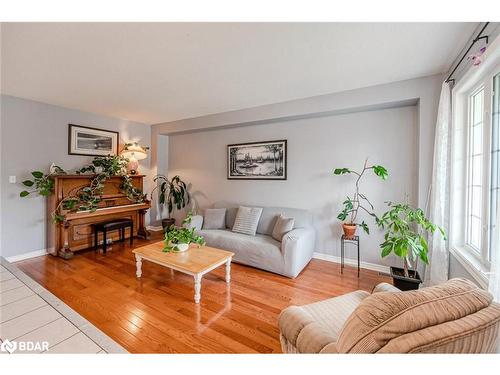 4 Whispering Pine Place, Barrie, ON - Indoor Photo Showing Living Room