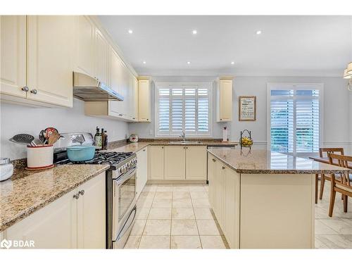 40 Cayton Crescent, Bradford, ON - Indoor Photo Showing Kitchen With Double Sink