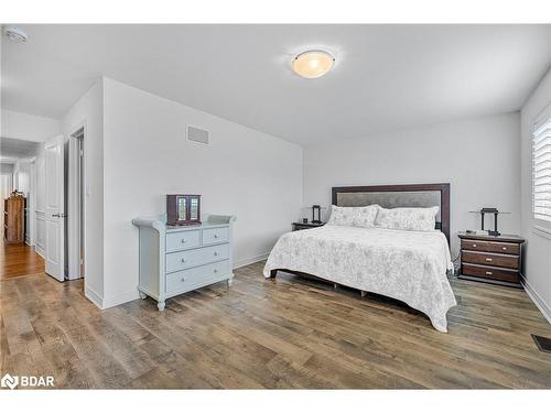 40 Cayton Crescent, Bradford, ON - Indoor Photo Showing Bedroom