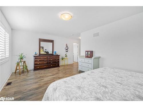 40 Cayton Crescent, Bradford, ON - Indoor Photo Showing Bedroom