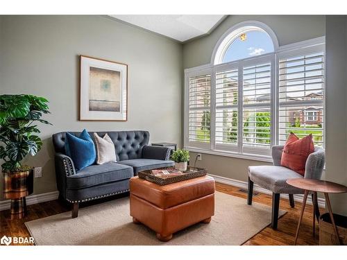 104 Crompton Drive, Barrie, ON - Indoor Photo Showing Living Room