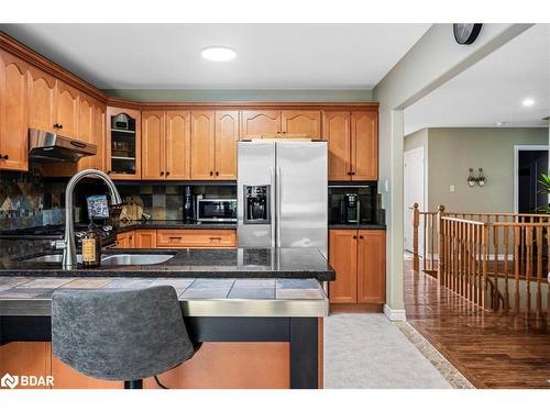 104 Crompton Drive, Barrie, ON - Indoor Photo Showing Kitchen