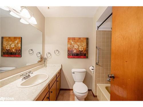 31 Park Crescent, Richmond Hill, ON - Indoor Photo Showing Bathroom