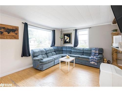 345 East Street, Orillia, ON - Indoor Photo Showing Living Room