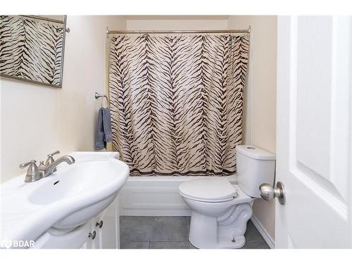 345 East Street, Orillia, ON - Indoor Photo Showing Bathroom