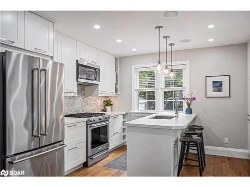 3 St Vincent Square, Barrie, ON - Indoor Photo Showing Kitchen With Stainless Steel Kitchen With Upgraded Kitchen