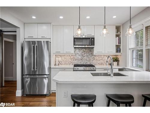 3 St Vincent Square, Barrie, ON - Indoor Photo Showing Kitchen With Stainless Steel Kitchen With Upgraded Kitchen