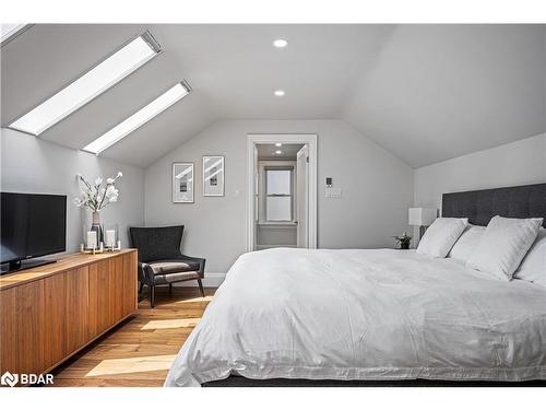 3 St Vincent Square, Barrie, ON - Indoor Photo Showing Bedroom