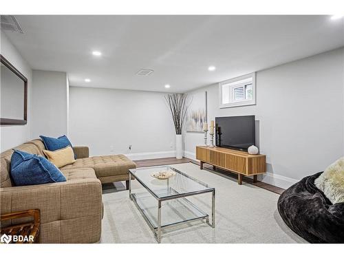 3 St Vincent Square, Barrie, ON - Indoor