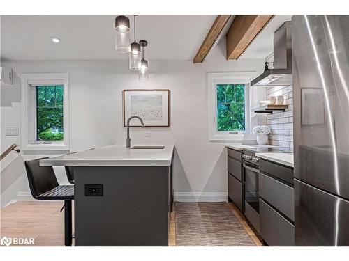 3 St Vincent Square, Barrie, ON - Indoor Photo Showing Kitchen