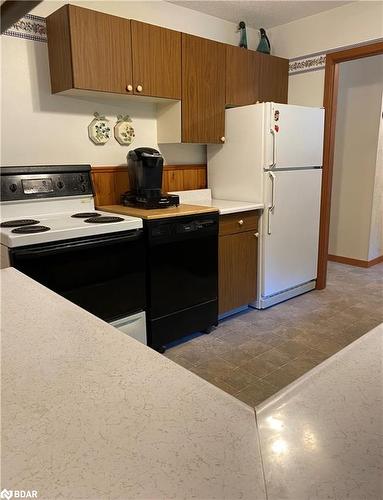 369 Indian Trail, Huntsville, ON - Indoor Photo Showing Kitchen