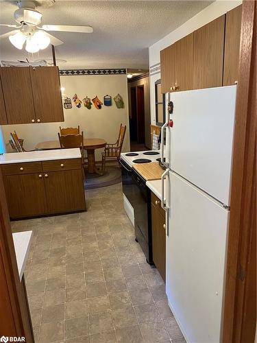 369 Indian Trail, Huntsville, ON - Indoor Photo Showing Kitchen