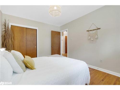 23 Alexander Avenue, Barrie, ON - Indoor Photo Showing Bedroom