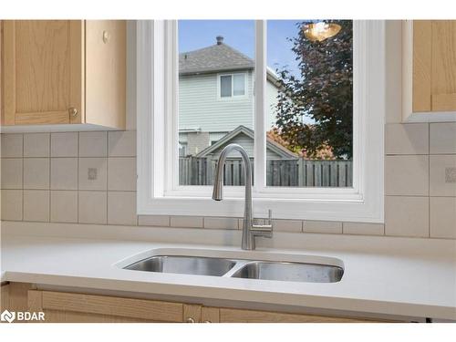 20 Cranberry Lane, Barrie, ON - Indoor Photo Showing Kitchen With Double Sink