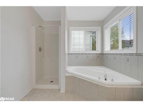 20 Cranberry Lane, Barrie, ON - Indoor Photo Showing Bathroom