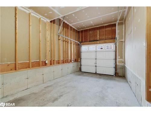 20 Cranberry Lane, Barrie, ON - Indoor Photo Showing Garage