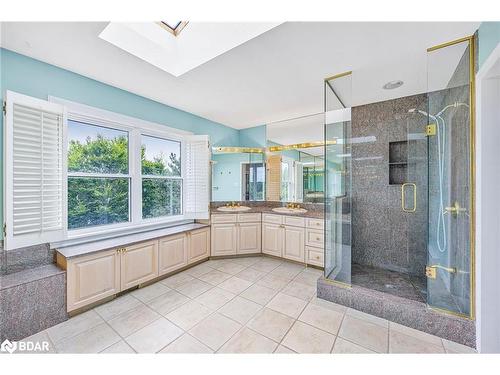 5992 Eighth Line, Erin, ON - Indoor Photo Showing Bathroom