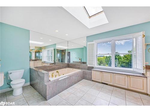 5992 Eighth Line, Erin, ON - Indoor Photo Showing Bathroom