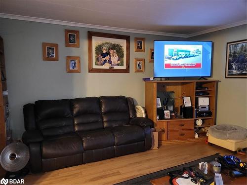 8272 Rama Road, Washago, ON - Indoor Photo Showing Living Room