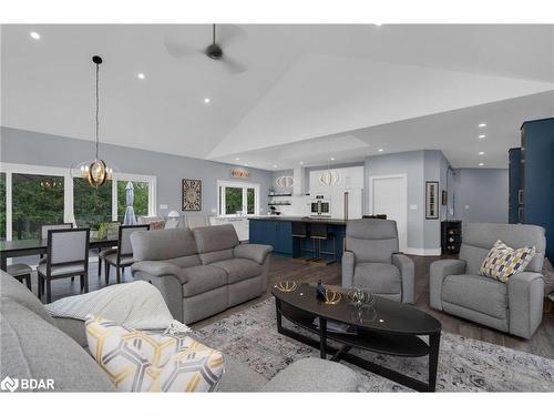 225 Lakeshore Road W, Oro-Medonte, ON - Indoor Photo Showing Living Room