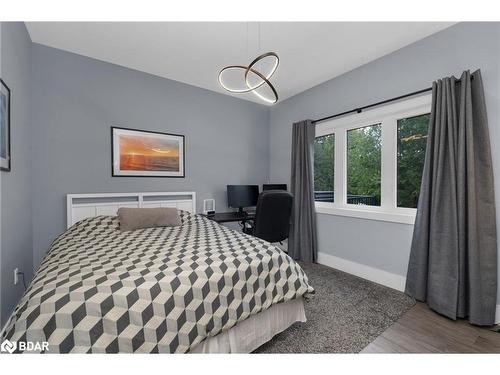 225 Lakeshore Road W, Oro-Medonte, ON - Indoor Photo Showing Bedroom